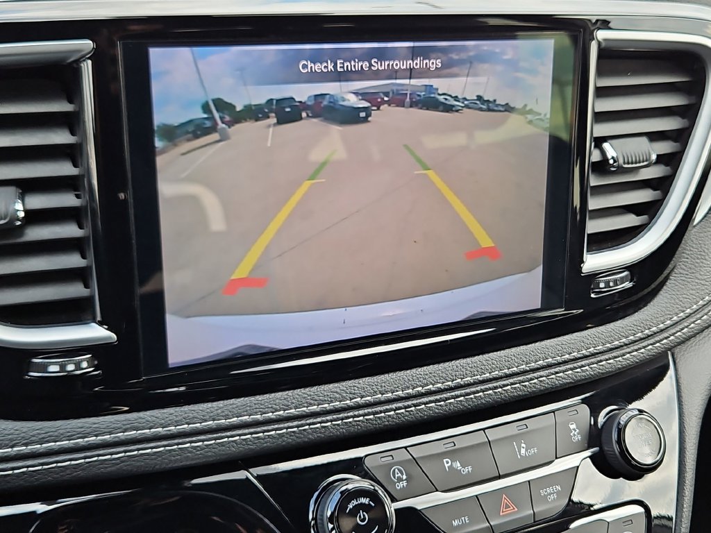 Used 2025 Chrysler Pacifica Limited FWD image 37