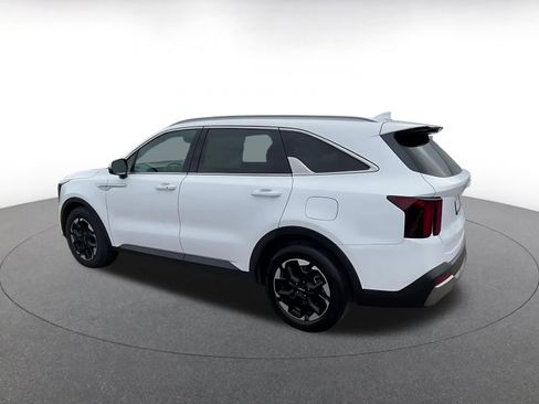 Used 2024 Kia Sorento S image 10