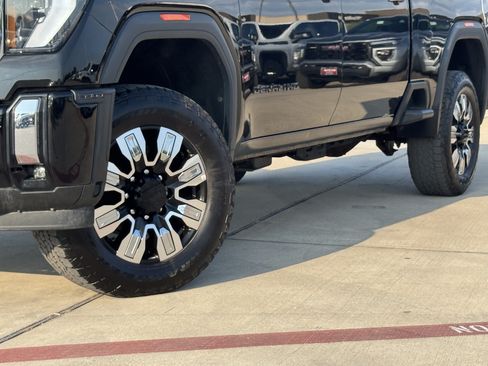 Used 2025 GMC Sierra 2500 Denali AWD/4WD image 3