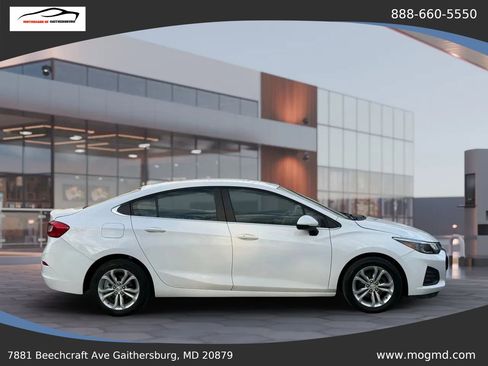 Used 2019 Chevrolet Cruze LT w/ Convenience Package FWD image 14