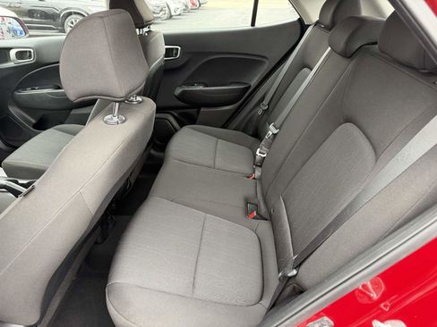 Used 2021 Hyundai Venue SE image 15