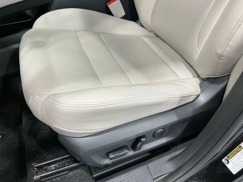 Used 2023 Nissan Rogue SL w/ SL Premium Package image 12