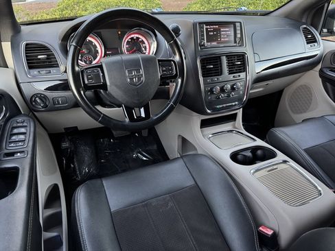 Used 2020 Dodge Grand Caravan SXT image 16