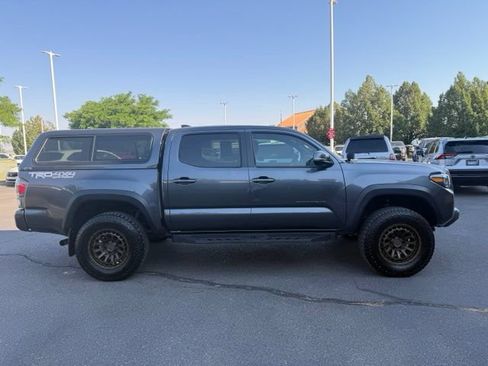 Used 2022 Toyota Tacoma TRD Off-Road w/ Technology Package AWD/4WD image 5