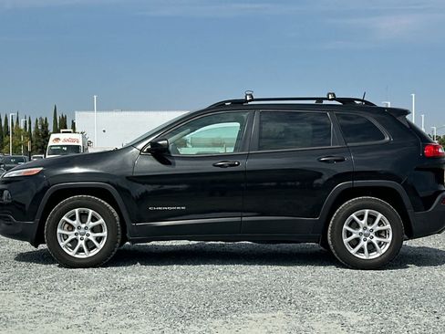 Used 2016 Jeep Cherokee Sport AWD/4WD image 6