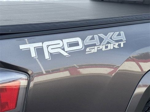 Used 2021 Toyota Tacoma TRD Sport image 9