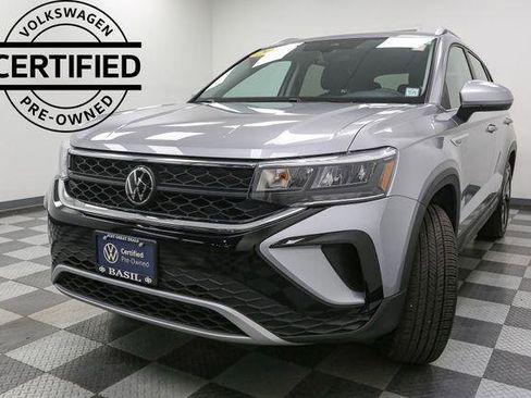 Certified 2024 Volkswagen Taos SE image 7