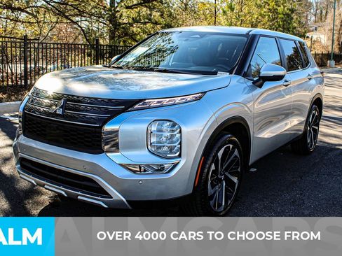 Used 2024 Mitsubishi Outlander SE image 3