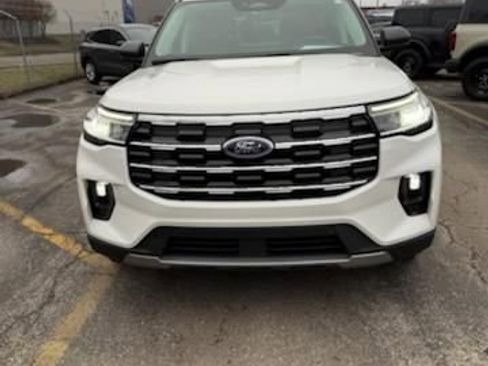 Used 2025 Ford Explorer Active w/ Active Comfort Package image 3