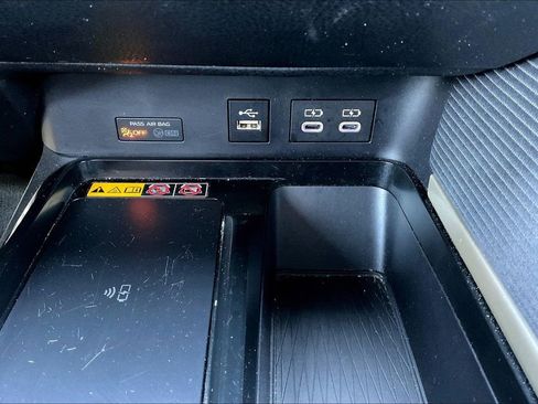 Used 2025 Toyota Camry SE FWD image 25