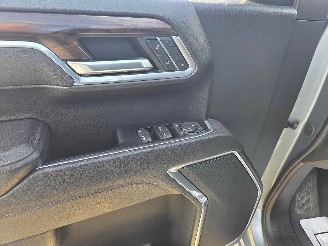 Used 2025 GMC Sierra 1500 SLT AWD/4WD image 13