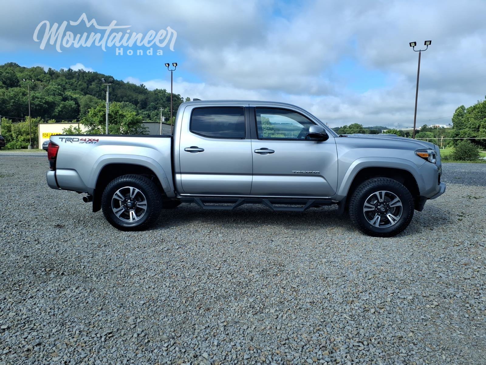 Used 2019 Toyota Tacoma TRD Sport AWD/4WD image 4