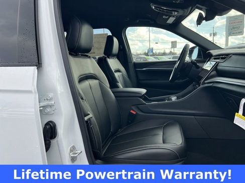 New 2025 Jeep Grand Cherokee Limited w/ Black Appearance Package image 19