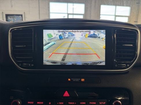 Used 2022 Kia Sportage EX image 18