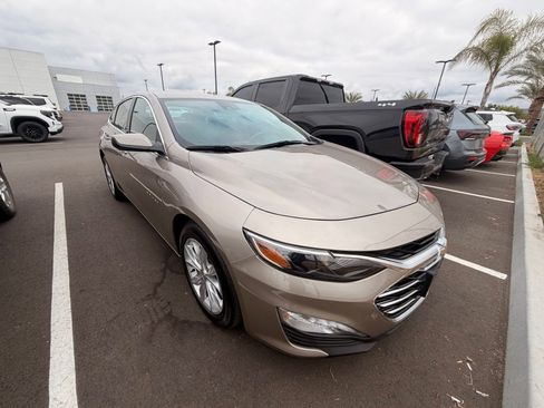 Used 2025 Chevrolet Malibu LT FWD image 2