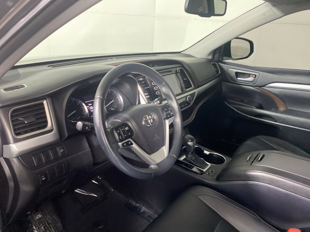 Used 2015 Toyota Highlander XLE AWD/4WD image 11