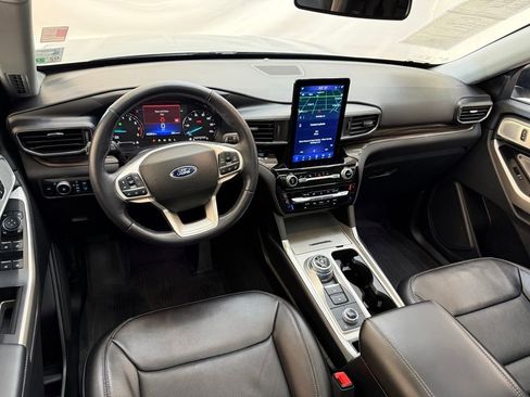 Used 2023 Ford Explorer Limited w/ Limited Technology Package image 13