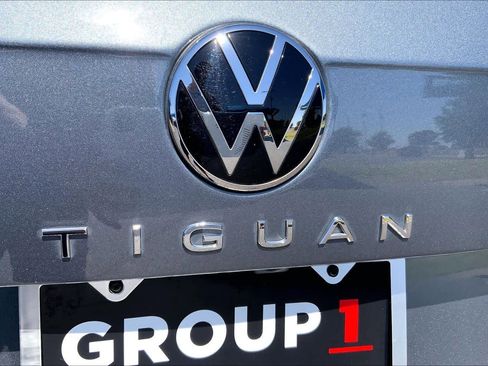 Used 2024 Volkswagen Tiguan SE R-Line FWD image 31