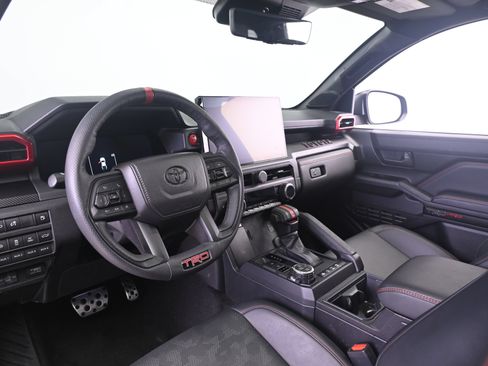 Used 2025 Toyota Tacoma TRD Pro AWD/4WD image 4