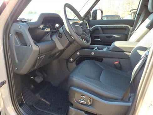 New 2026 Land Rover Defender 130 X-Dynamic SE image 17