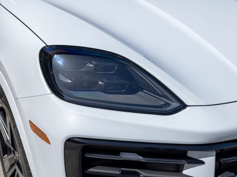 New 2026 Porsche Cayenne S image 14