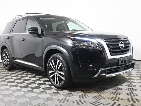 Used 2025 Nissan Pathfinder Platinum w/ Cargo Package AWD/4WD image 9
