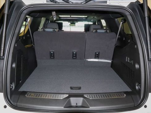 New 2026 GMC Yukon XL AT4 w/ AT4 Premium Plus Package AWD/4WD image 4