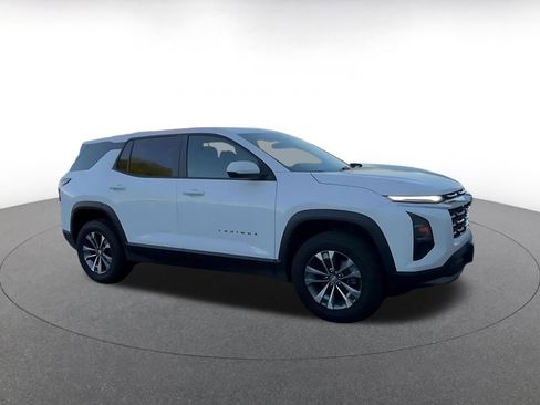 Used 2025 Chevrolet Equinox LT image 2