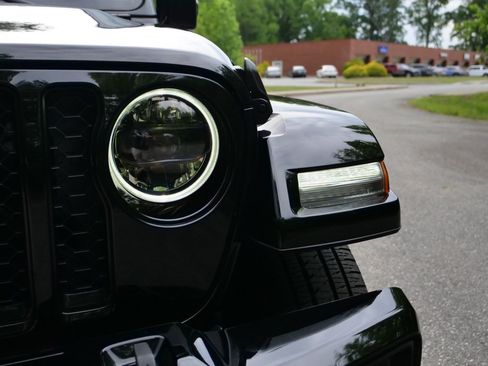 Used 2023 Jeep Gladiator Overland AWD/4WD image 42