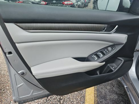 Used 2019 Honda Accord EX image 11