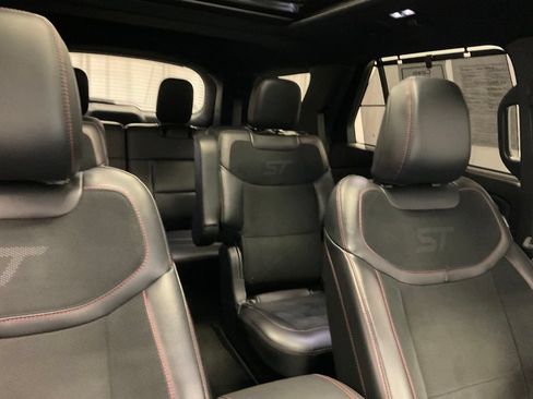 Used 2025 Ford Explorer ST AWD/4WD image 31