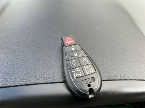 Used 2018 Dodge Grand Caravan SXT FWD image 28