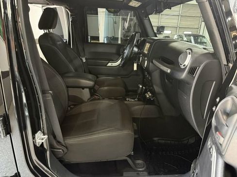 Used 2017 Jeep Wrangler Unlimited Sahara AWD/4WD image 29