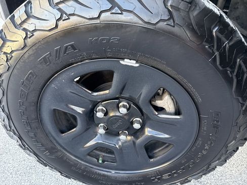 Used 2023 Jeep Wrangler Sport image 13