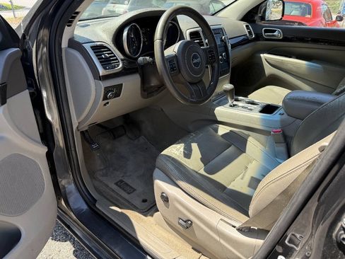 Used 2011 Jeep Grand Cherokee Laredo AWD/4WD image 16