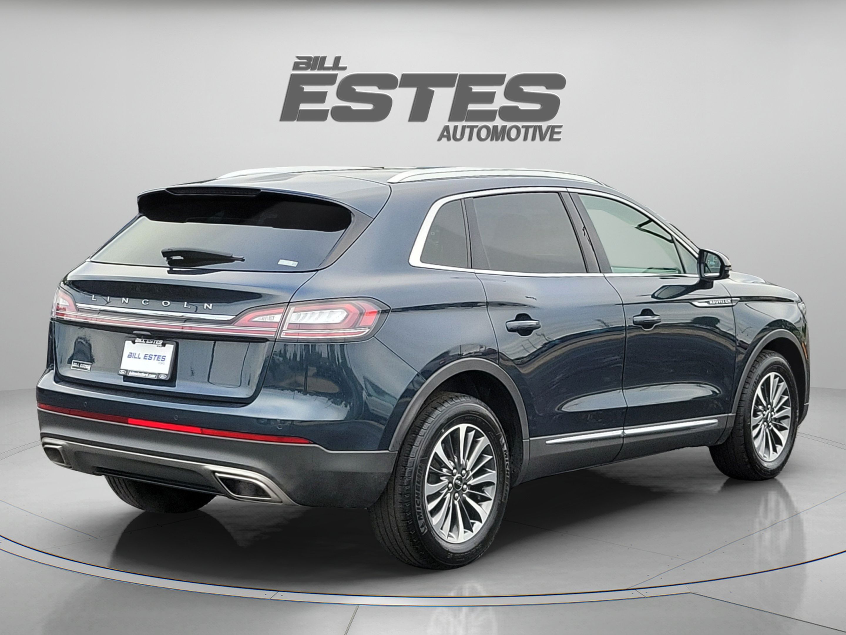 Used 2022 Lincoln Nautilus Reserve w/ Luxury Package FWD image 4
