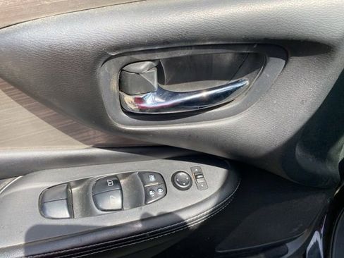 Used 2017 Nissan Murano S w/ Navigation Package image 14