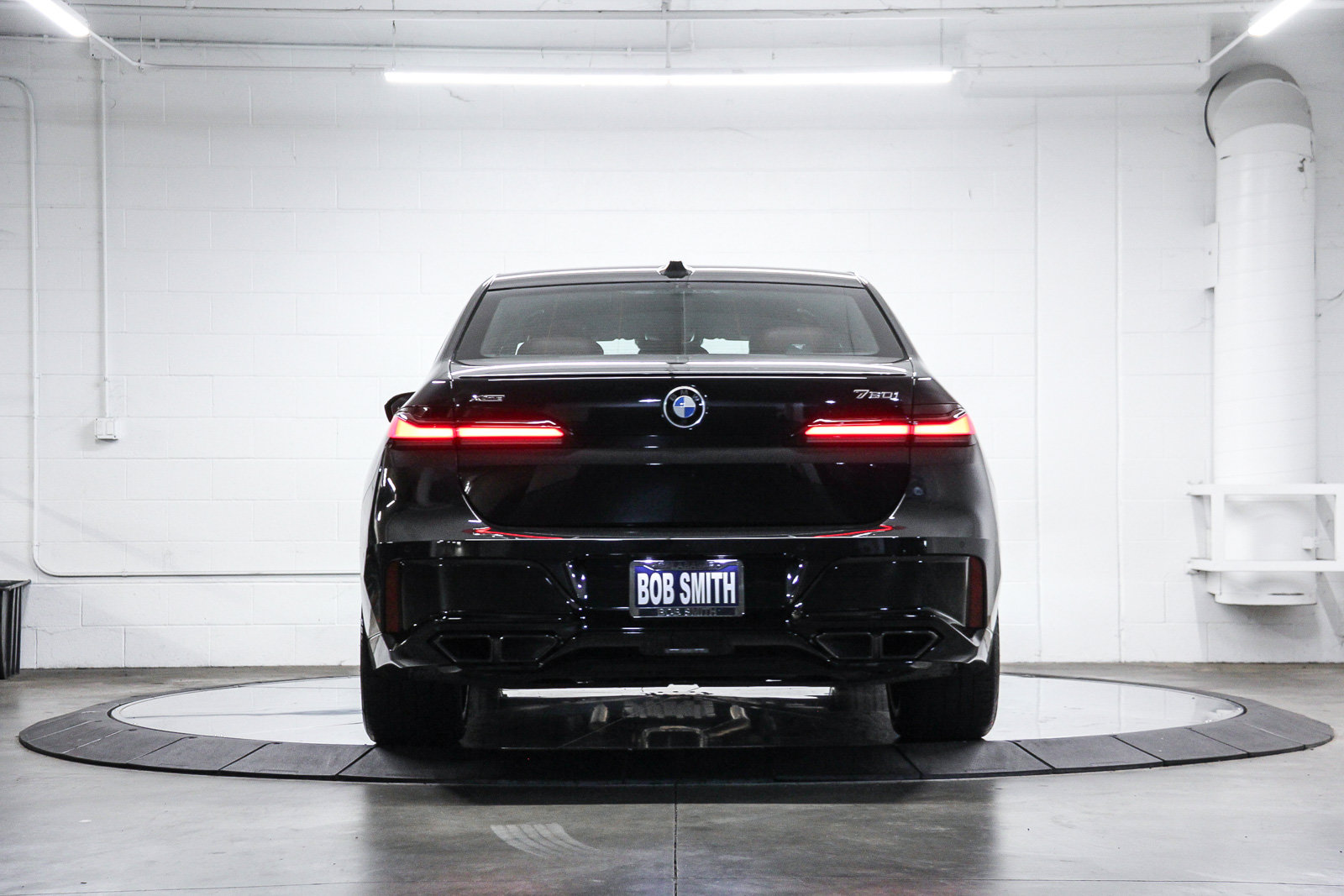 Certified 2024 BMW 760i xDrive w/ Executive Package AWD/4WD image 5