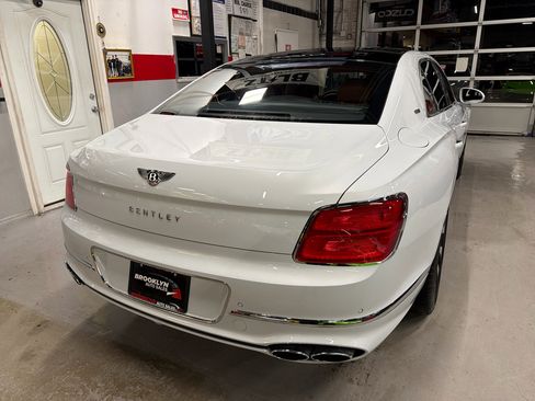 Used 2024 Bentley Flying Spur V8 image 5