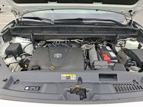 Used 2022 Toyota Highlander XLE AWD/4WD image 28