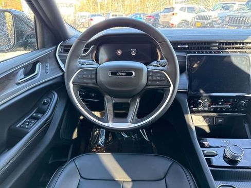 New 2025 Jeep Grand Cherokee Limited w/ Black Appearance Package image 17
