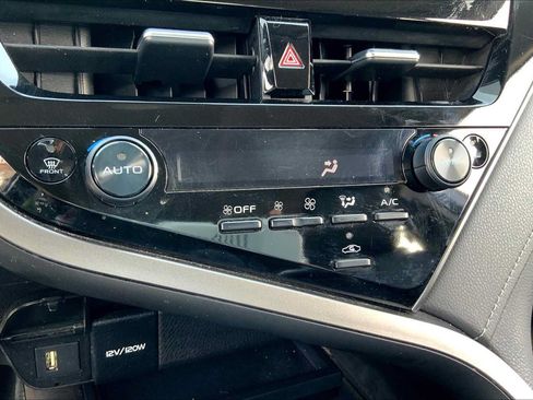 Used 2022 Toyota Camry SE FWD image 32