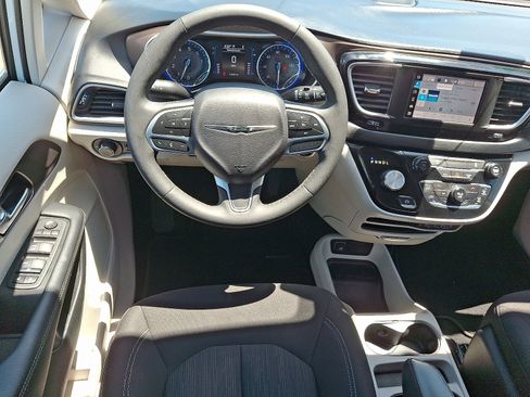 Certified 2023 Chrysler Voyager LX FWD image 12