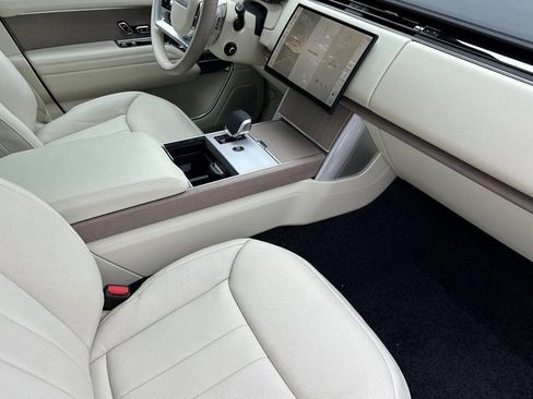 New 2025 Land Rover Range Rover Long Wheelbase SE AWD/4WD image 30