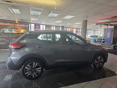 Used 2020 Nissan Kicks SV FWD image 5