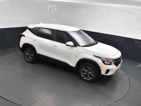 Used 2024 Kia Seltos LX AWD/4WD image 30