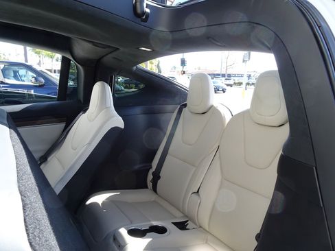 Used 2023 Tesla Model X image 18