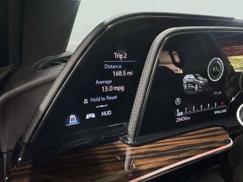 Used 2022 Cadillac Escalade ESV Premium Luxury AWD/4WD image 29