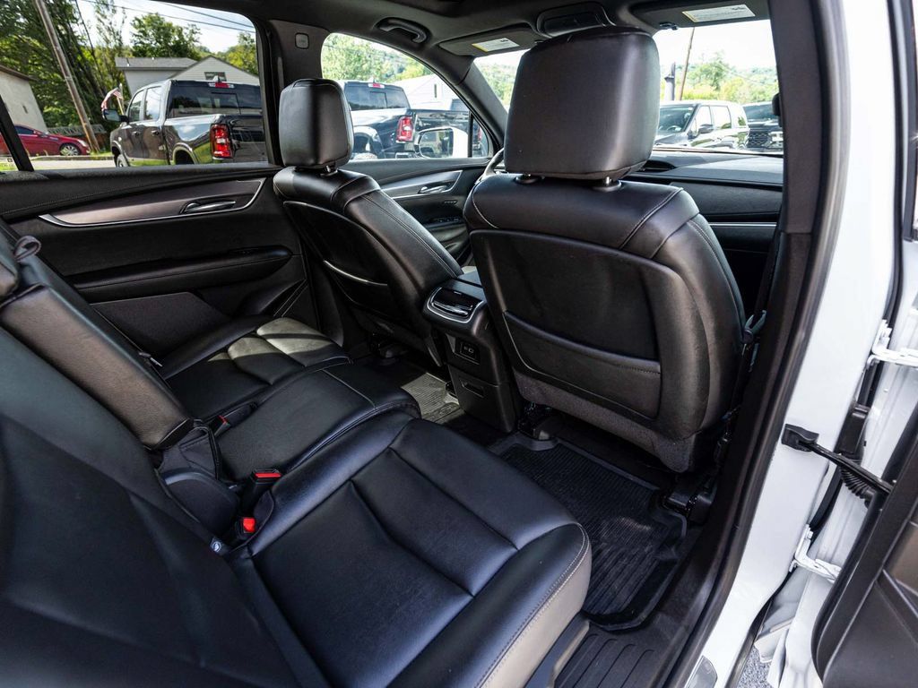Used 2024 Cadillac XT6 Luxury w/ LPO, Floor Liner Package AWD/4WD image 31