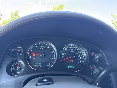 Used 2009 Chevrolet Avalanche LT w/ Convenience Package #1 AWD/4WD image 16